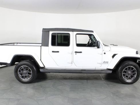 Used 2020 Jeep Gladiator Overland w/ LED Lighting Group image 15