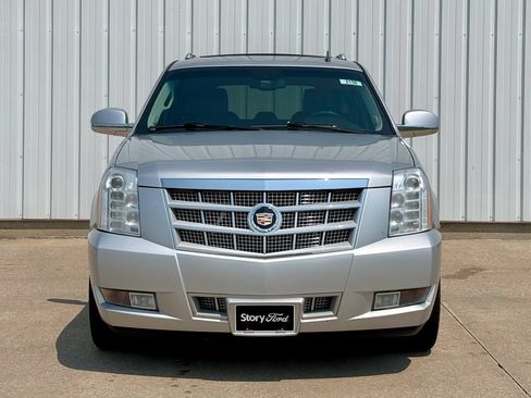 Used 2013 Cadillac Escalade ESV Platinum AWD/4WD image 9
