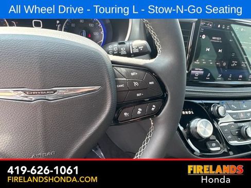 Used 2023 Chrysler Pacifica Touring-L w/ S Appearance Package AWD/4WD image 19