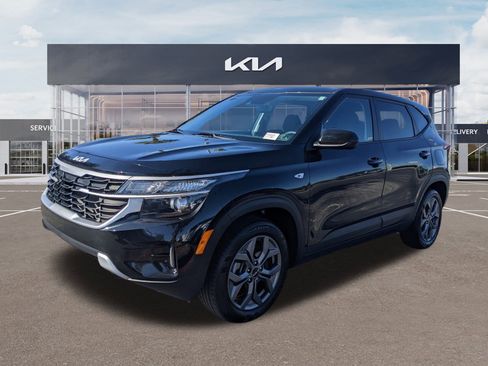 Certified 2024 Kia Seltos LX image 6