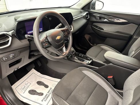 Used 2024 Chevrolet TrailBlazer LS w/ LS Convenience Package FWD image 9