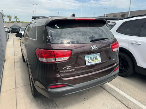 Used 2016 Kia Sorento FWD image 3