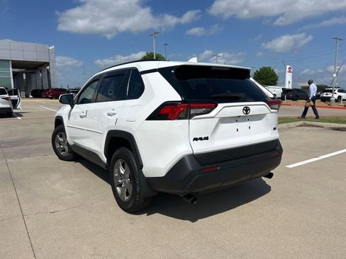 Used 2025 Toyota RAV4 XLE image 5