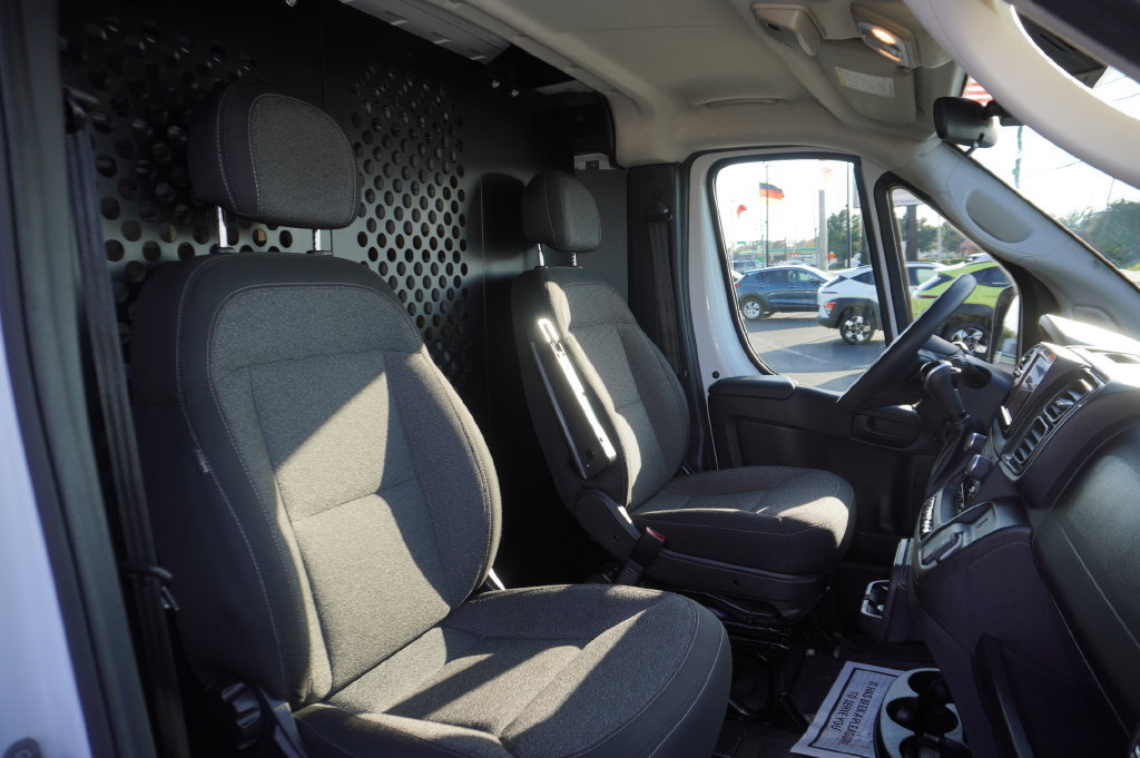 Used 2025 RAM ProMaster 2500 w/ U-Haul Equipment Group FWD image 32