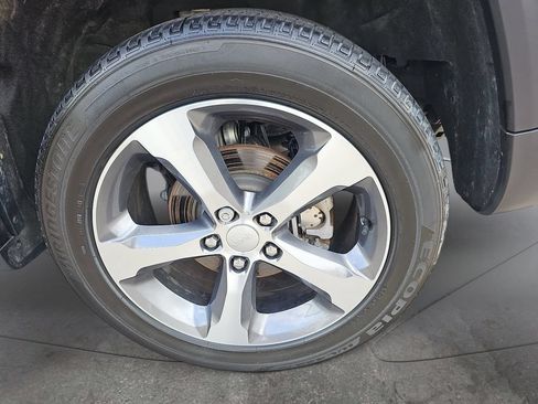 Used 2023 Jeep Grand Cherokee Limited AWD/4WD image 33
