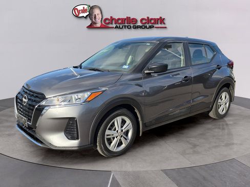 Used 2021 Nissan Kicks S FWD image 2