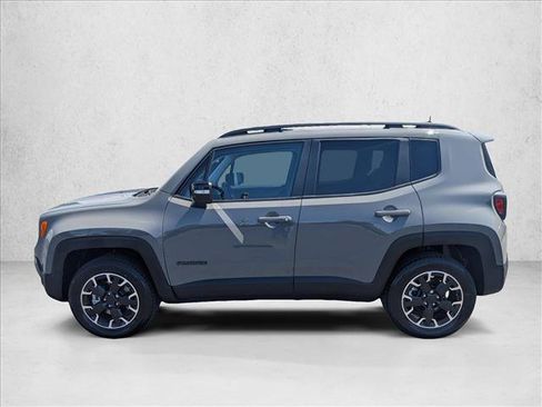 Used 2023 Jeep Renegade Latitude AWD/4WD image 9