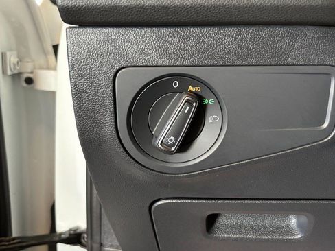 Used 2024 Volkswagen Tiguan SE image 19