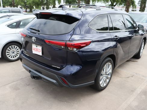 Used 2022 Toyota Highlander Limited image 11