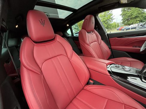 Used 2023 Maserati Levante Modena AWD/4WD image 30