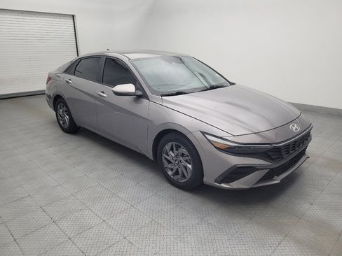 Used 2024 Hyundai Elantra SEL FWD image 11