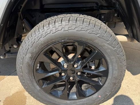 Used 2022 Jeep Gladiator Overland AWD/4WD image 9