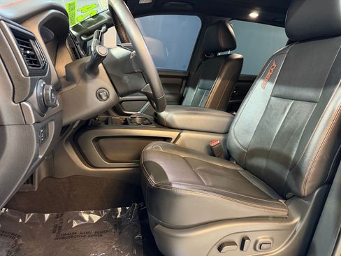 Used 2024 Nissan Titan PRO-4X w/ Pro-4x Convenience Package AWD/4WD image 5