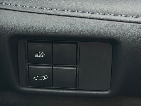 Used 2020 Toyota Highlander XLE image 23