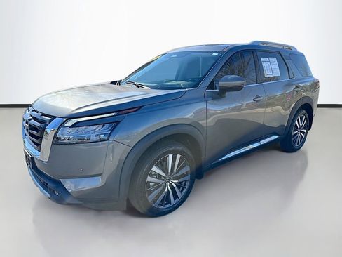 Used 2022 Nissan Pathfinder Platinum w/ Cargo Package image 3