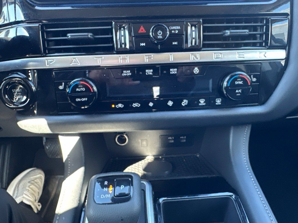 Used 2026 Nissan Pathfinder SL AWD/4WD image 21