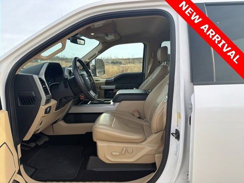 Used 2019 Ford F250 Lariat w/ Chrome Package image 17