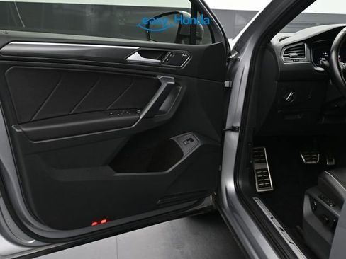 Used 2019 Volkswagen Tiguan SEL Premium image 16