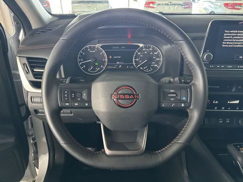 Used 2025 Nissan Rogue SV AWD/4WD image 14