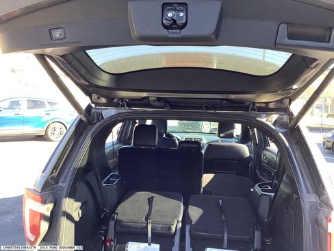 Used 2018 Ford Explorer XLT w/ Equipment Group 202A image 17