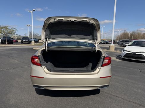 Used 2019 Honda Accord EX image 6