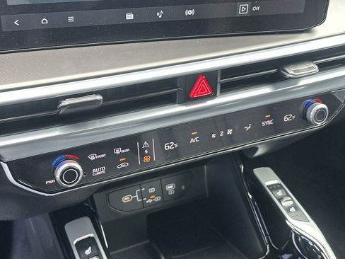 Certified 2025 Kia Sorento SX FWD image 16