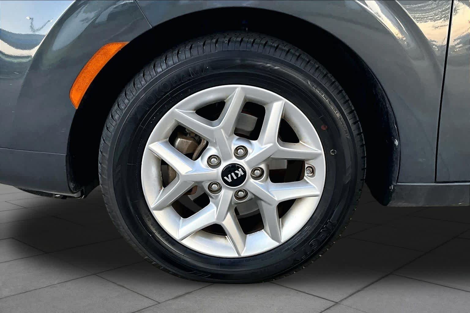 Used 2021 Kia Soul S FWD image 11