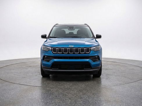Used 2025 Jeep Compass Limited AWD/4WD image 2