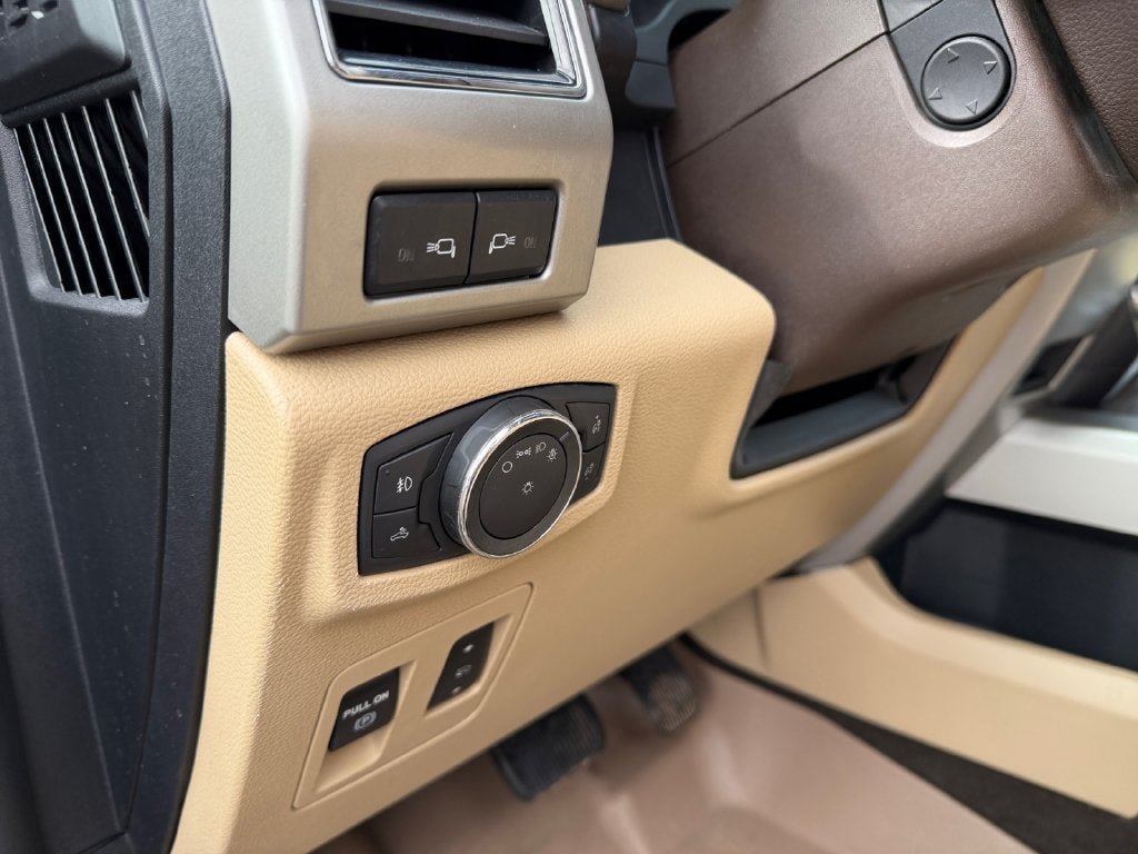 Used 2019 Ford F150 Lariat w/ Equipment Group 502A Luxury AWD/4WD image 19