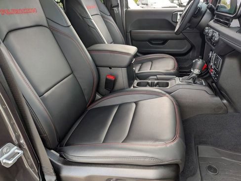 Used 2025 Jeep Wrangler Unlimited Rubicon image 20