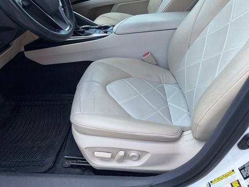 Used 2018 Toyota Camry XLE FWD image 15