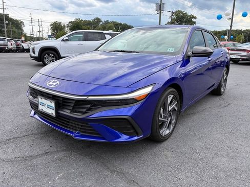 Used 2025 Hyundai Elantra SEL FWD image 3