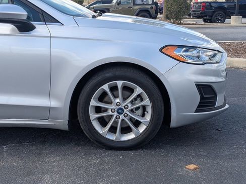 Used 2019 Ford Fusion SE image 12