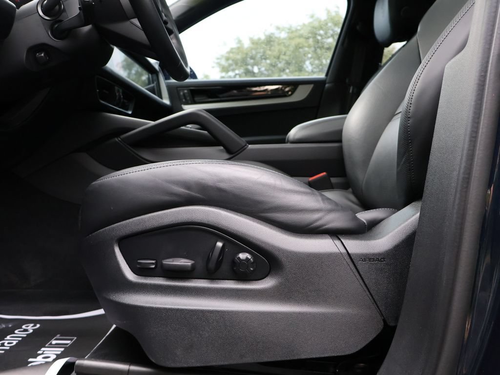 Certified 2024 Porsche Cayenne S AWD/4WD image 37