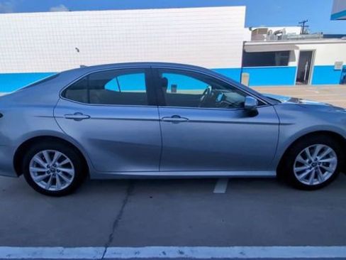 Used 2022 Toyota Camry LE FWD image 9