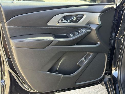 Used 2022 Chevrolet Traverse LT FWD image 20