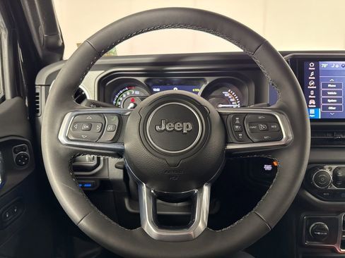 Used 2025 Jeep Wrangler Unlimited Sahara image 34