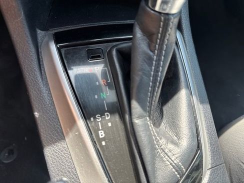 Used 2018 Toyota Corolla LE FWD image 16