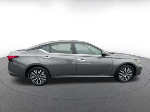 Used 2025 Nissan Altima 2.5 SV image 16