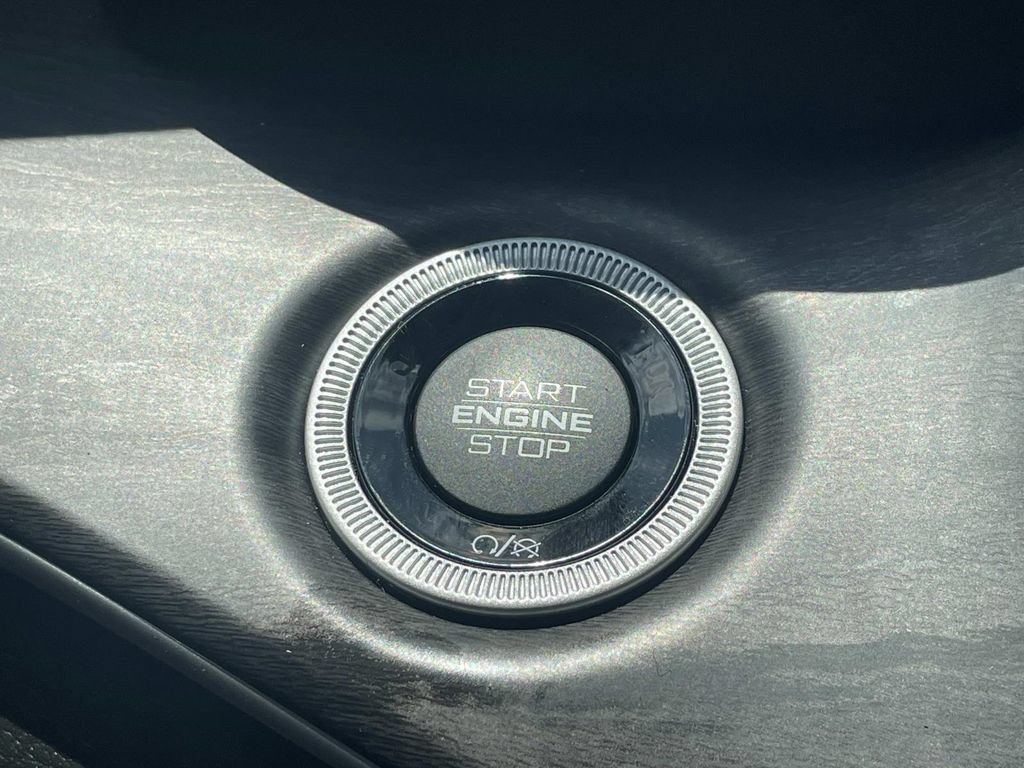 Used 2023 Jeep Grand Cherokee Limited RWD image 22