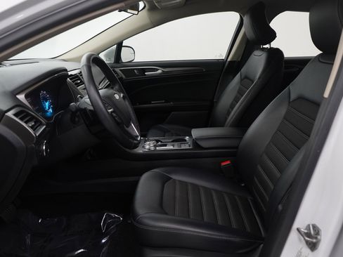 Used 2017 Ford Fusion SE w/ Equipment Group 201A image 14