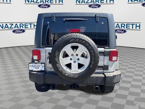 Used 2015 Jeep Wrangler Unlimited Rubicon w/ Connectivity Group AWD/4WD image 6