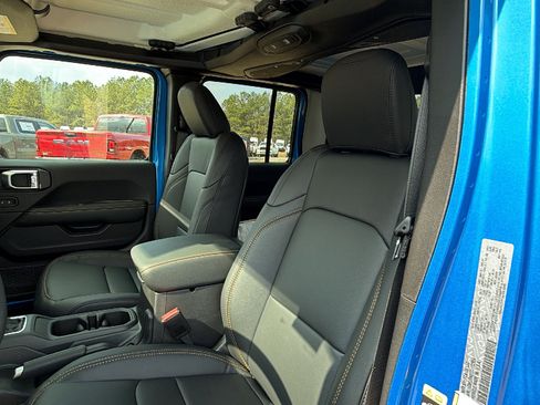 New 2026 Jeep Gladiator Sport image 17