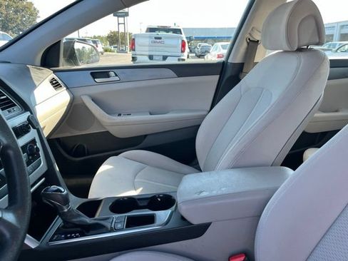 Used 2017 Hyundai Sonata SE FWD image 10