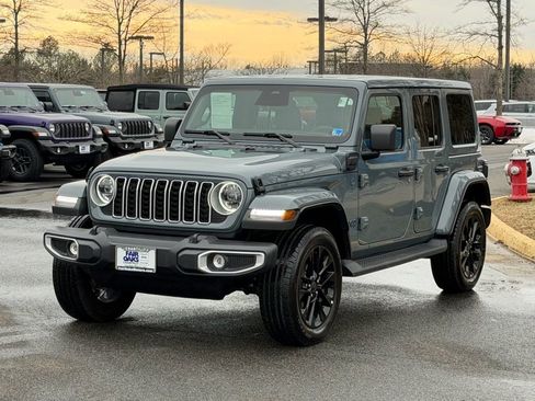 Used 2025 Jeep Wrangler Unlimited Sahara image 3