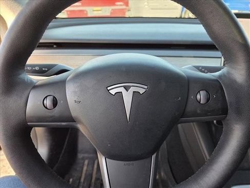 Used 2021 Tesla Model 3 Standard Range Plus image 11