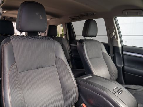 Used 2014 Toyota Highlander Plus FWD image 27