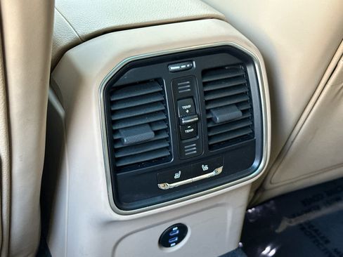 Certified 2025 Porsche Macan image 14