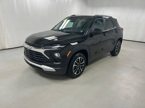 Used 2026 Chevrolet TrailBlazer LT w/ LT Cold Weather Package AWD/4WD image 2
