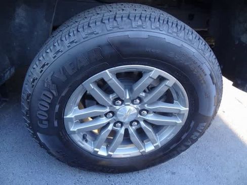 Used 2024 Chevrolet Colorado LT w/ LT Convenience Package image 16